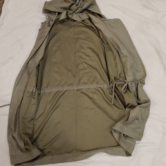 Top - Picture 2 of 2